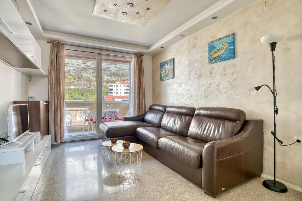 Cozy Nest Apartment- Central And Seaboard With Elevator Kotor Eksteriør bilde