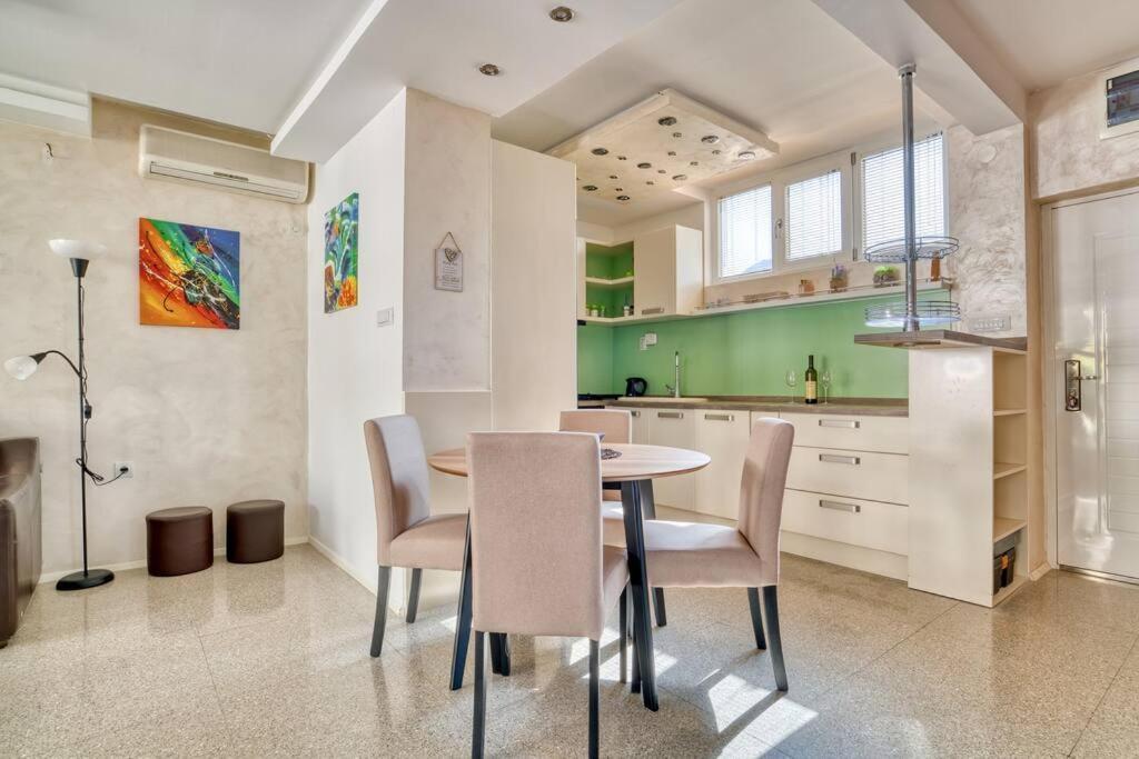 Cozy Nest Apartment- Central And Seaboard With Elevator Kotor Eksteriør bilde