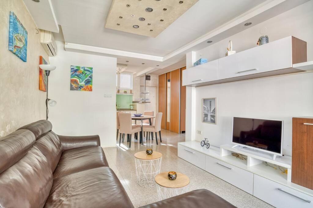 Cozy Nest Apartment- Central And Seaboard With Elevator Kotor Eksteriør bilde