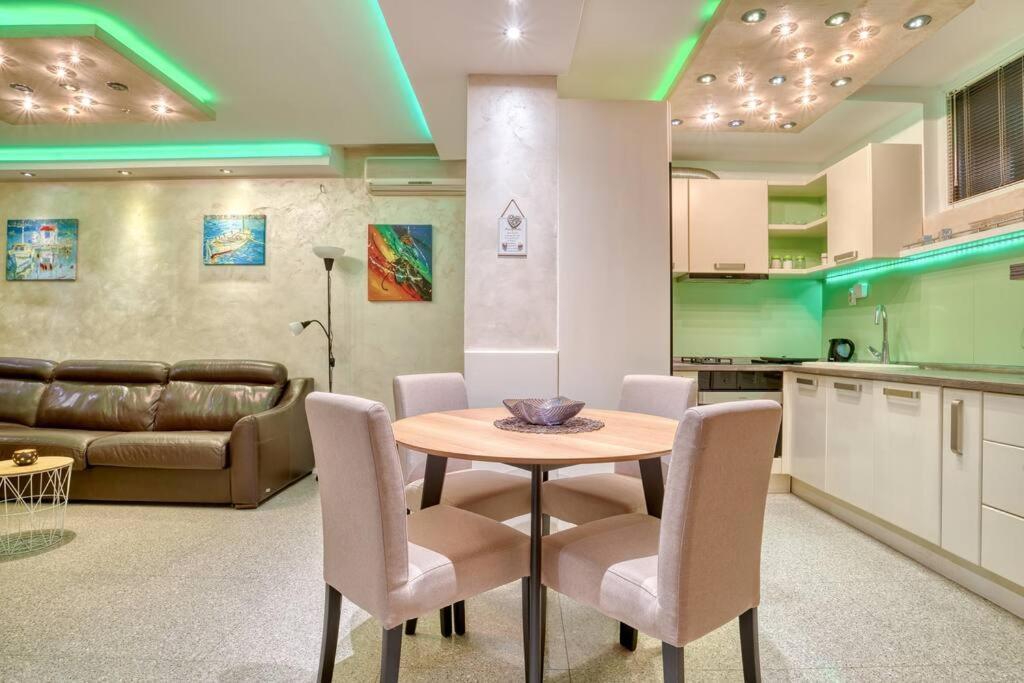 Cozy Nest Apartment- Central And Seaboard With Elevator Kotor Eksteriør bilde
