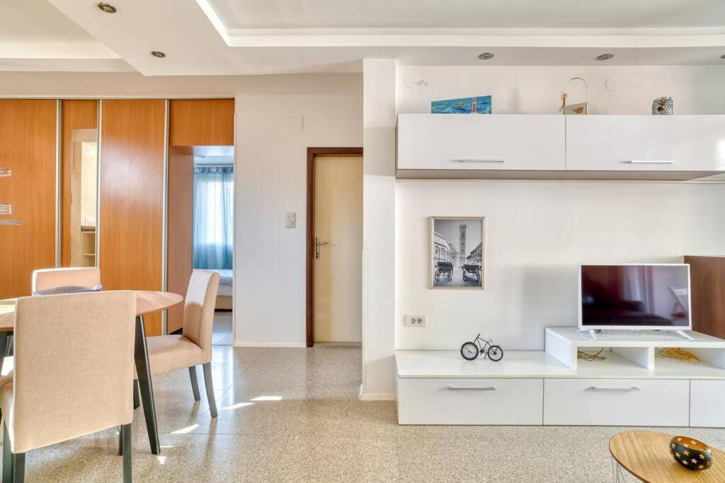 Cozy Nest Apartment- Central And Seaboard With Elevator Kotor Eksteriør bilde